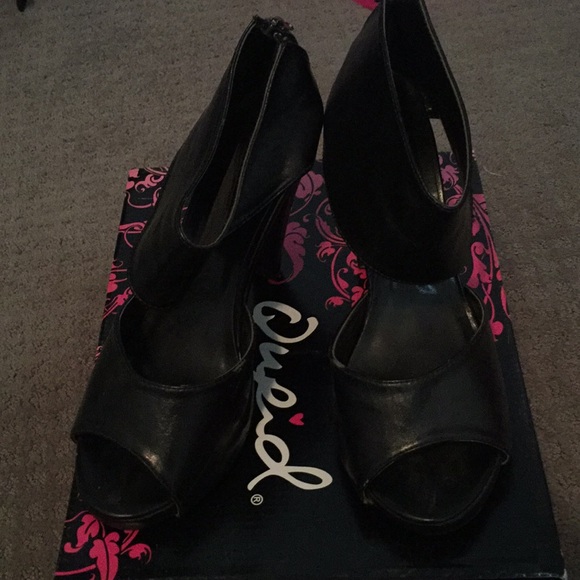 Black heels - Picture 2 of 4